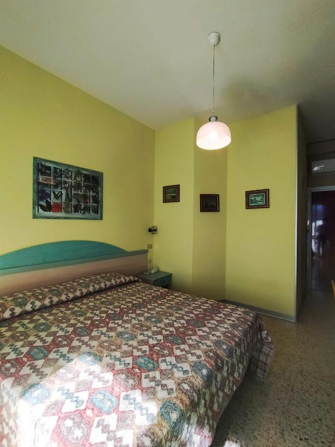 צ'סנטיקו Hotel Prestigio מראה חיצוני תמונה