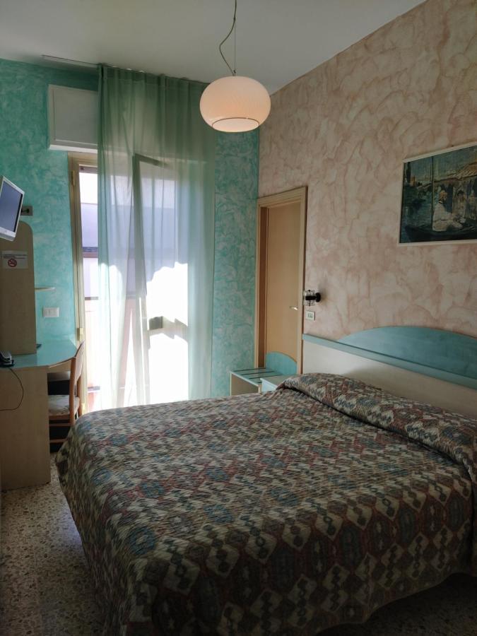 צ'סנטיקו Hotel Prestigio מראה חיצוני תמונה