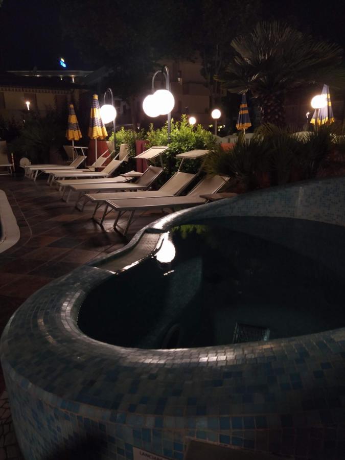 צ'סנטיקו Hotel Prestigio מראה חיצוני תמונה