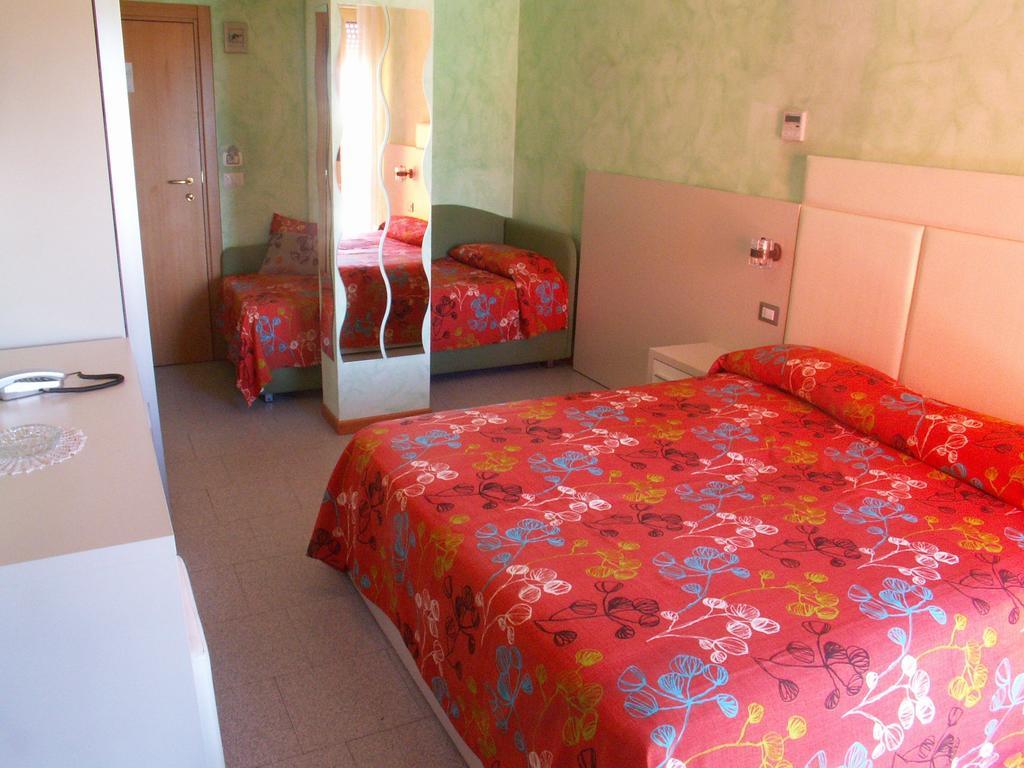 צ'סנטיקו Hotel Prestigio מראה חיצוני תמונה