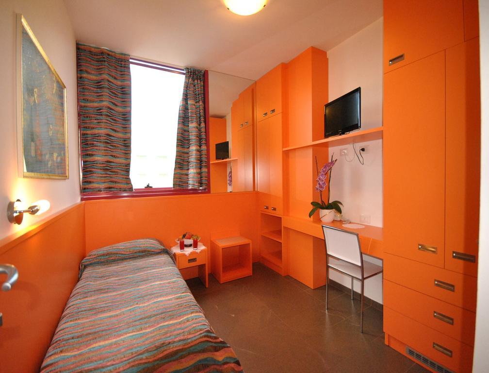 צ'סנטיקו Hotel Prestigio מראה חיצוני תמונה