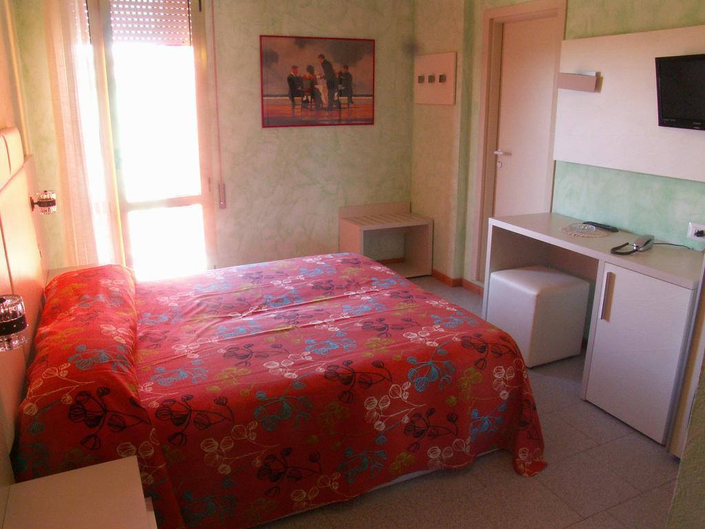 צ'סנטיקו Hotel Prestigio מראה חיצוני תמונה