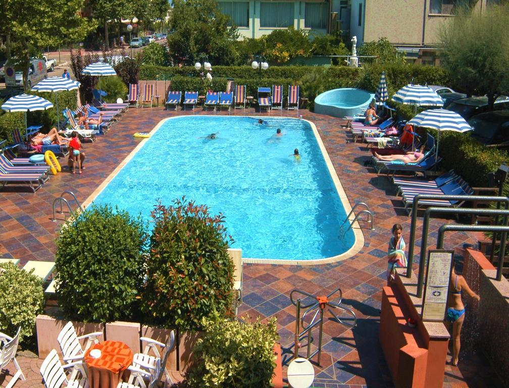 צ'סנטיקו Hotel Prestigio מראה חיצוני תמונה