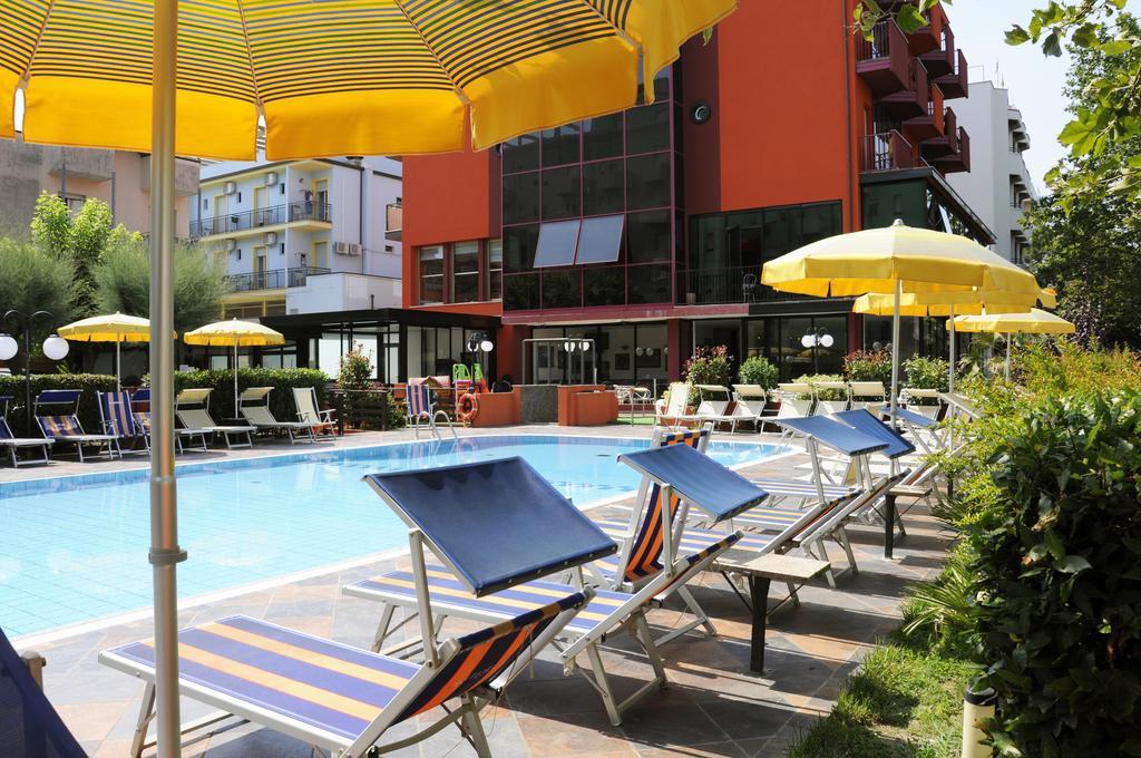 צ'סנטיקו Hotel Prestigio מראה חיצוני תמונה