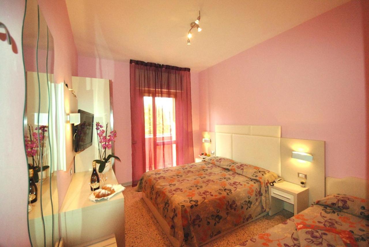 צ'סנטיקו Hotel Prestigio מראה חיצוני תמונה