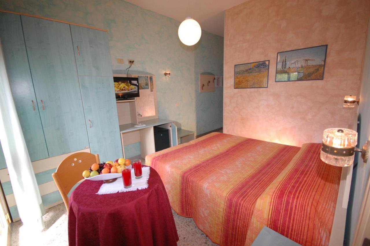 צ'סנטיקו Hotel Prestigio מראה חיצוני תמונה