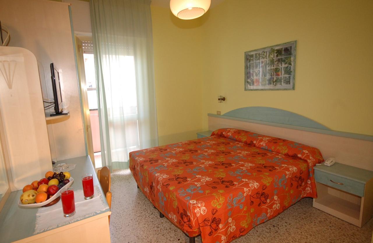 צ'סנטיקו Hotel Prestigio מראה חיצוני תמונה