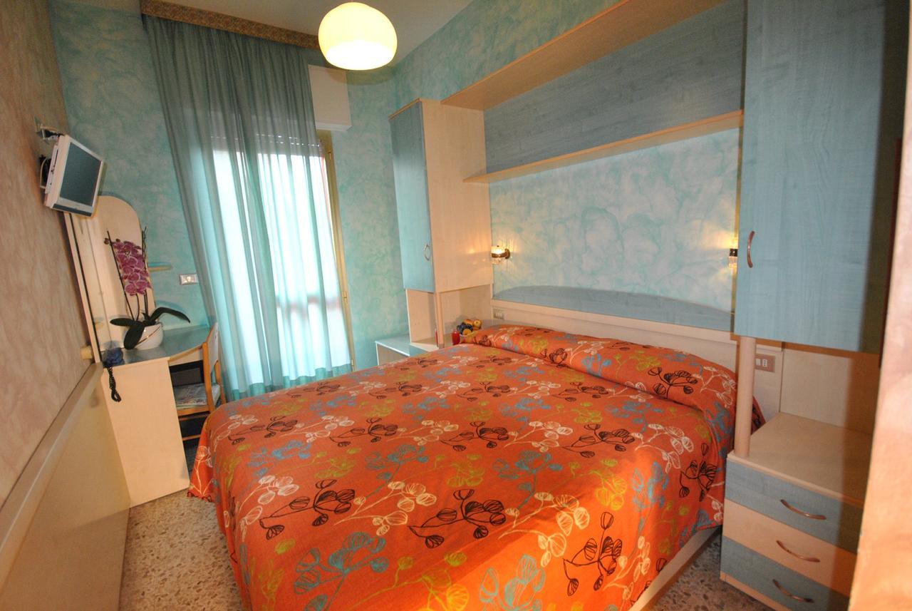 צ'סנטיקו Hotel Prestigio מראה חיצוני תמונה
