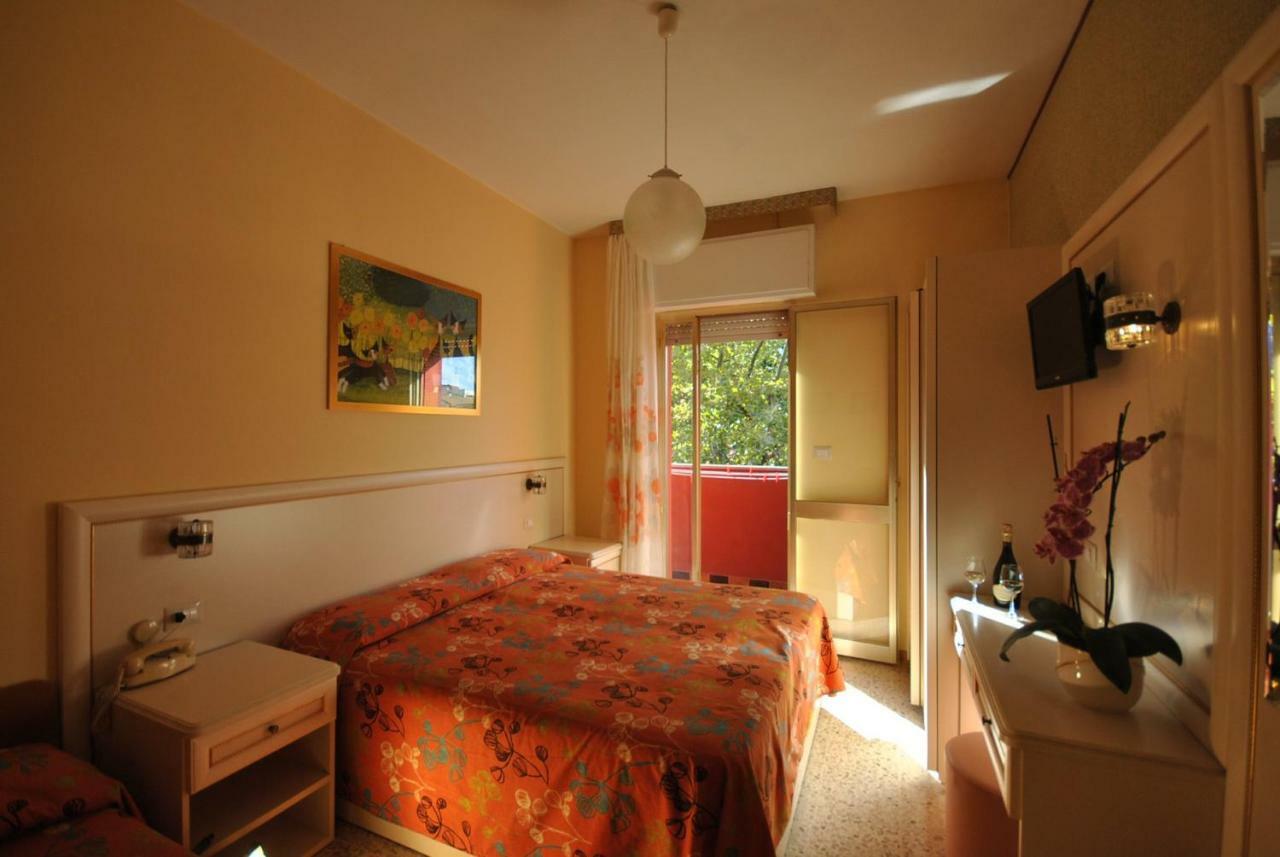 צ'סנטיקו Hotel Prestigio מראה חיצוני תמונה