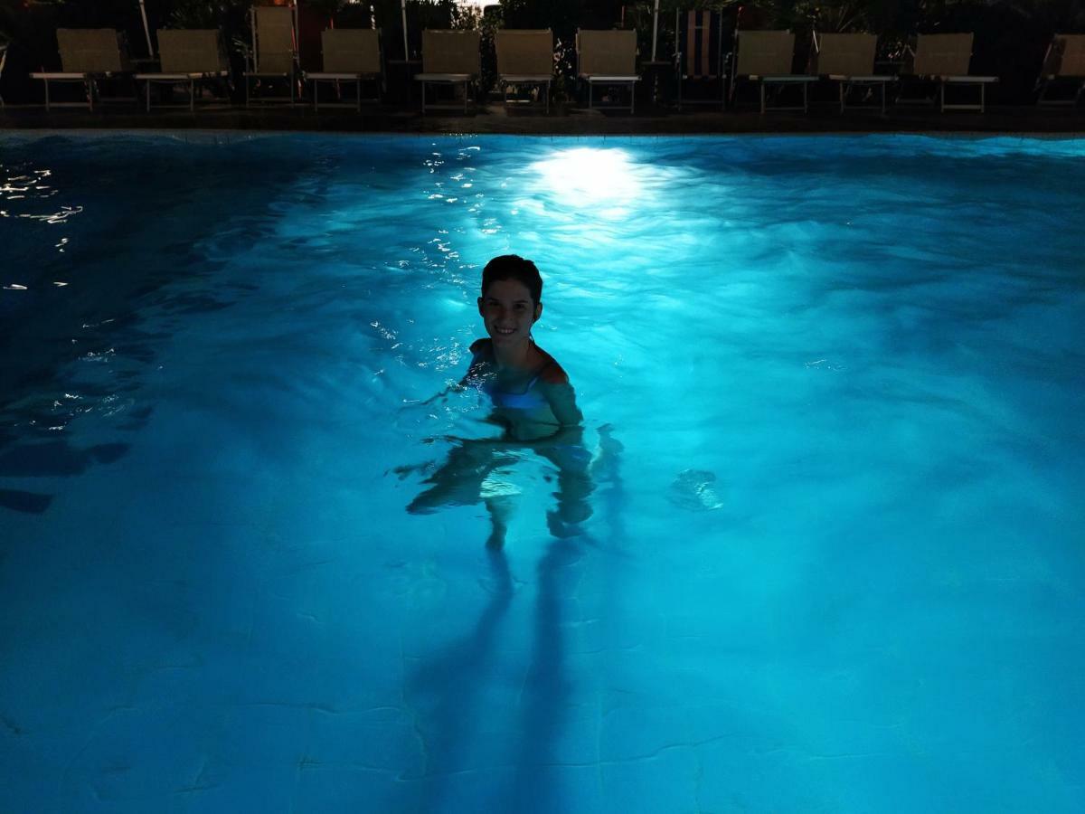 צ'סנטיקו Hotel Prestigio מראה חיצוני תמונה