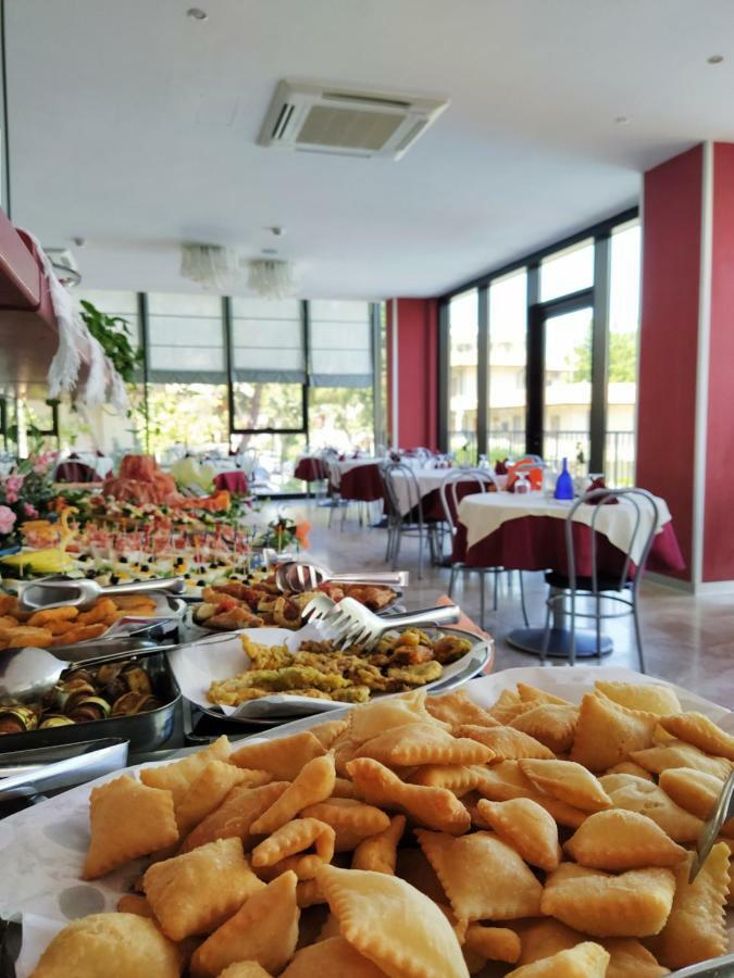 צ'סנטיקו Hotel Prestigio מראה חיצוני תמונה